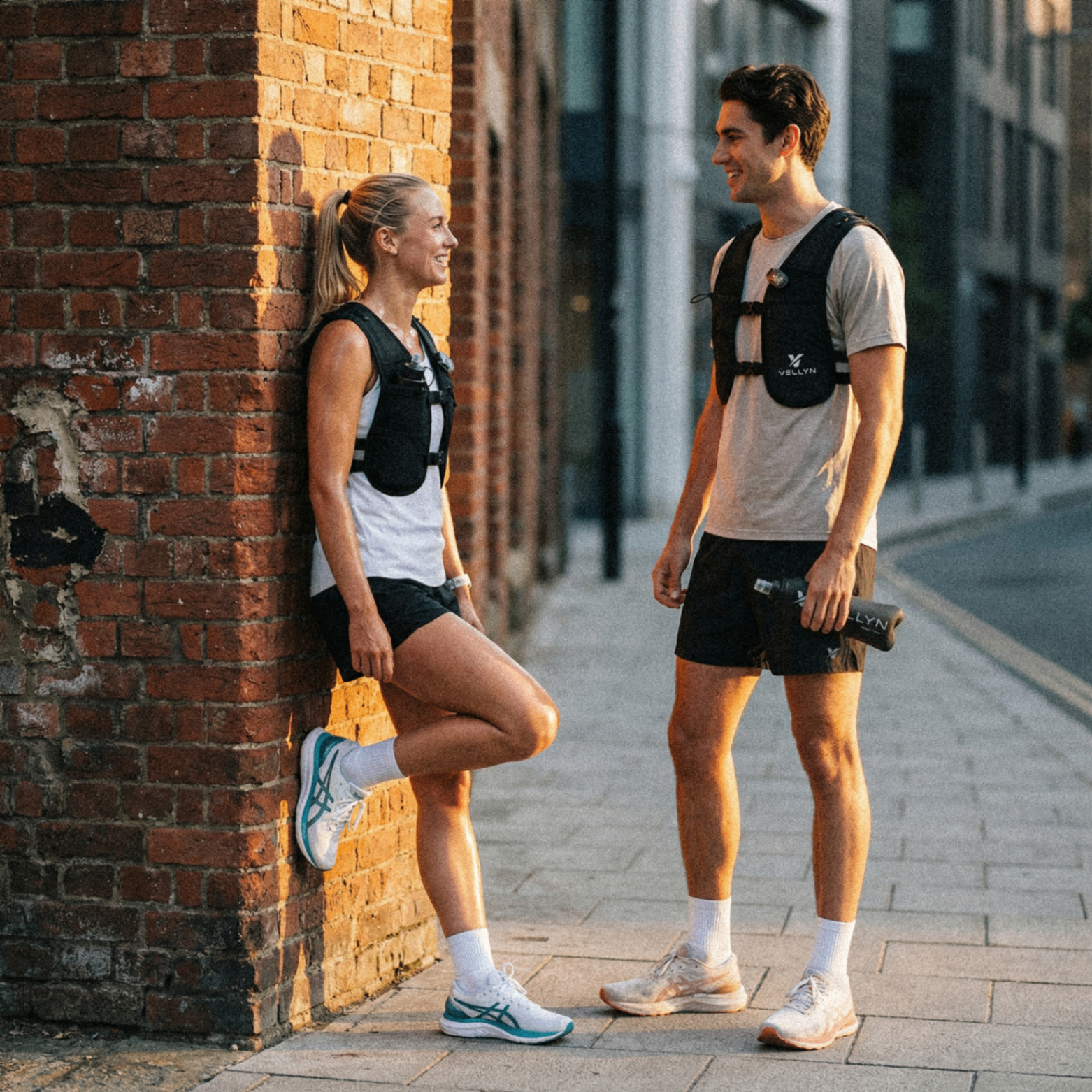 Runners with VELLYN bottles on a city street
